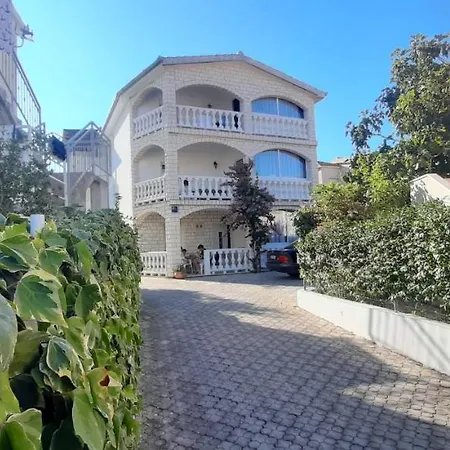 아파트 8, 2,floor 로고즈니차